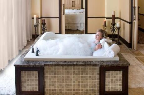 hotels in Florida with in-room hot tub 3