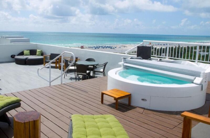 hotels with hot tub in room in Florida 3