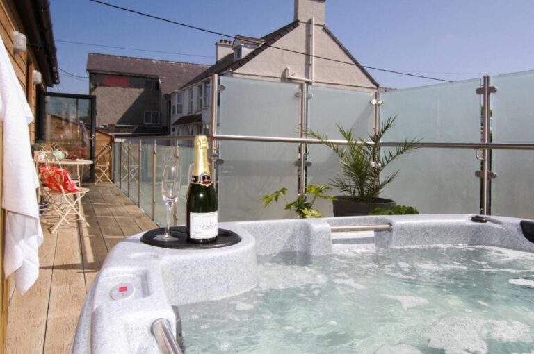 lodge with hot tub in North Wales 2