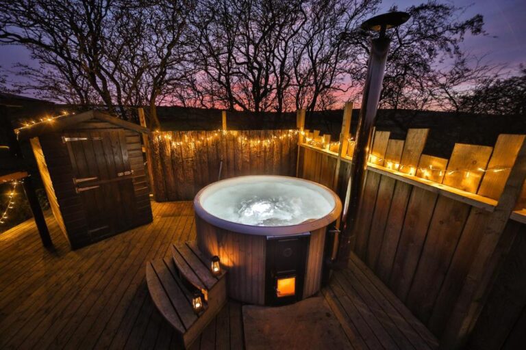 lodges in the heart of England with hot tub 3
