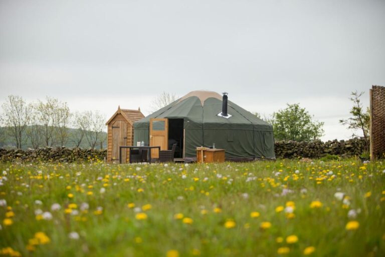 lodges in the heart of England with hot tub 4