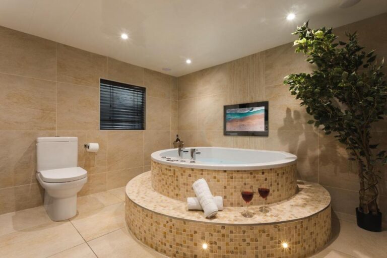 luxury hotels in Windermere with hot tub 2