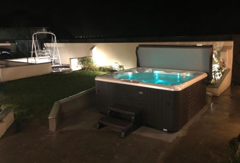 luxury lodge in Ayrshire with hot tub 4