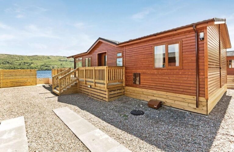 luxury log cabins in Loch Ness 2