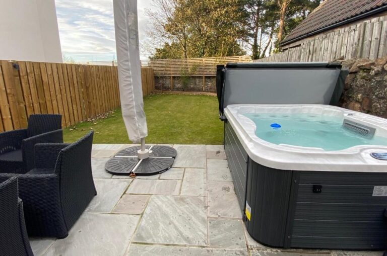 modern cottages near Edinburgh with hot tub 5