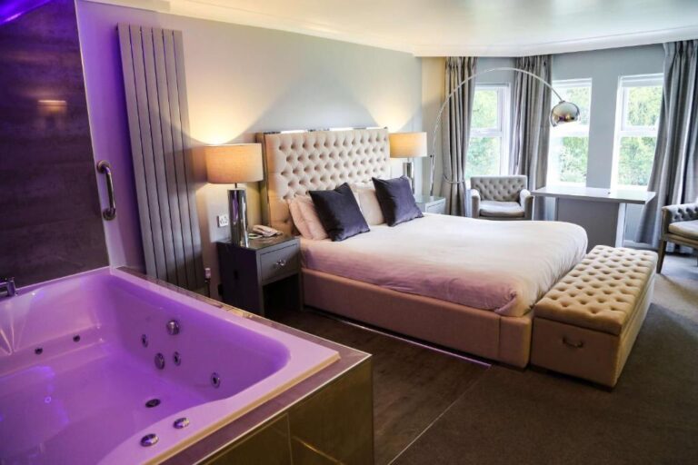 romantic hotels with hot tub in room in Birmingham 2