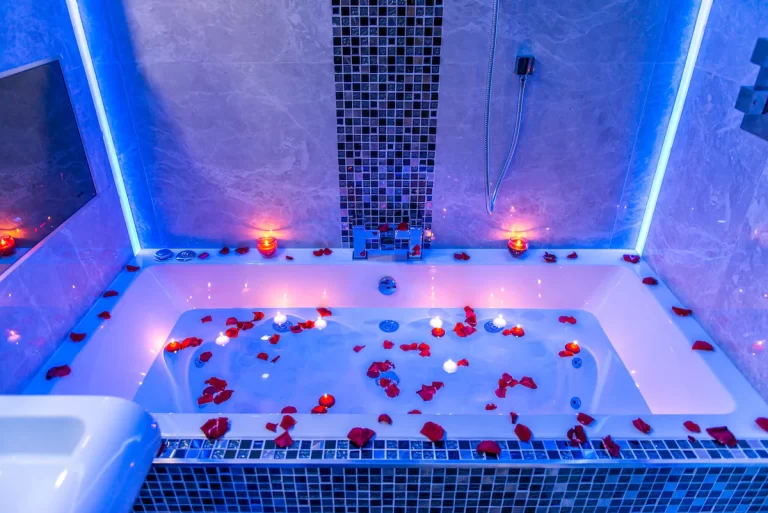 romantic hotels with hot tub in room near York 4