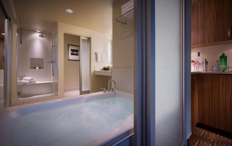 rooms with spa bath in Florida 3