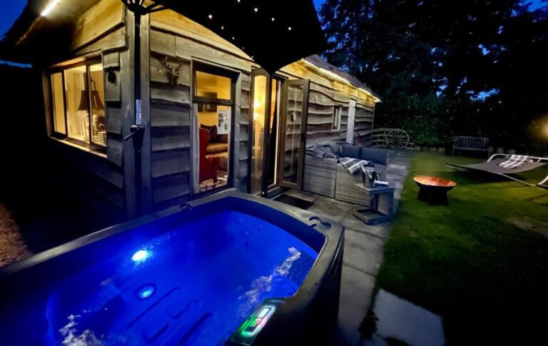 rustic cabin with hot tub England 2