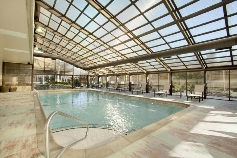 pool hilton hotel queens new york