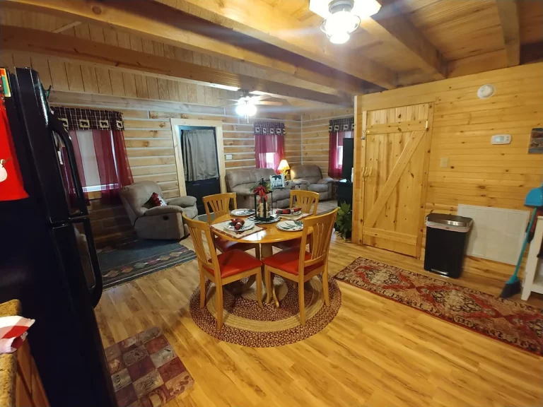 Cabins with Hot tub in Indiana​ Cardinal Cabin2