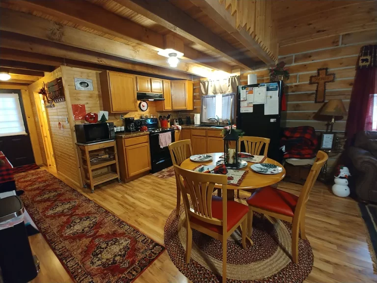 Cabins with Hot tub in Indiana​ Cardinal Cabin3