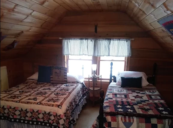 Cabins with Hot tub in Indiana​ Mamaw's home2