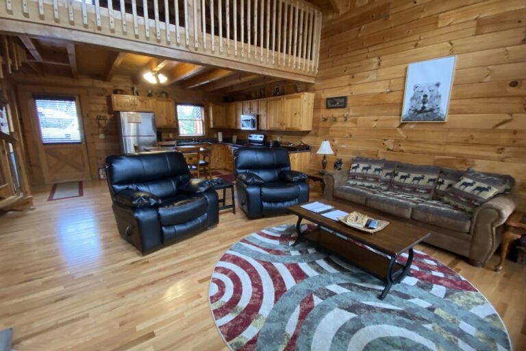 Cozy cabin in PERFECT location between Pigeon Forge and Gatlinburg2
