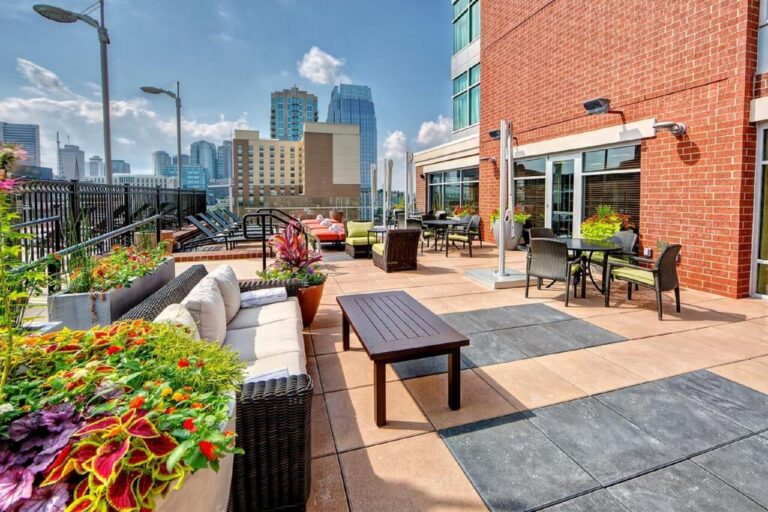 Hilton Garden Inn Nashville Downtown rooftop terrace