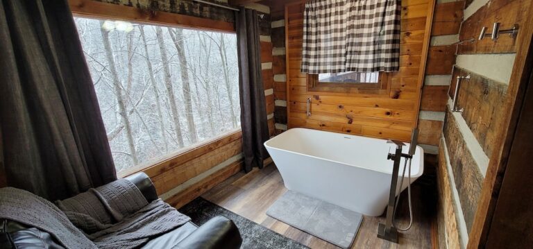 Honeymoon Cabin, Very Secluded, Very Romantic, Arcade, Close to Town, HOT TUB!!3