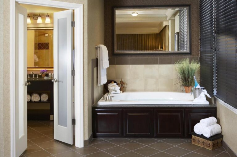 Hotel Julien Dubuque suite with spa bath