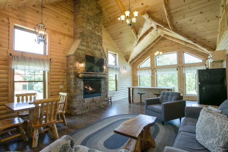 Luxury Cabin with Hot Tub, Kitchen, Living Room, Fireplace - Sleeps up to 61
