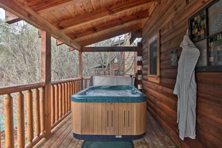 Romantic Pigeon Forge Cabin 3