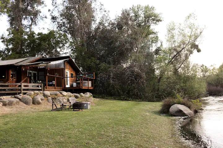 Romantic Rustic Riverfront Cabin2