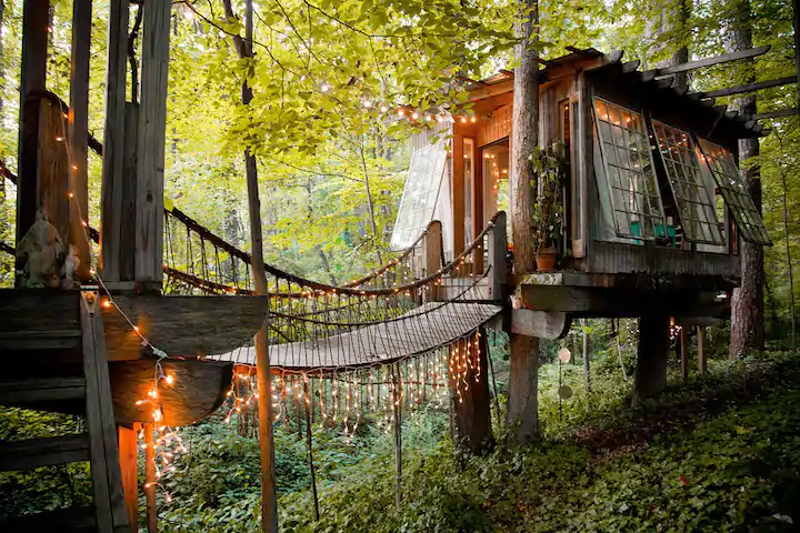 Secluded Intown Treehouse2