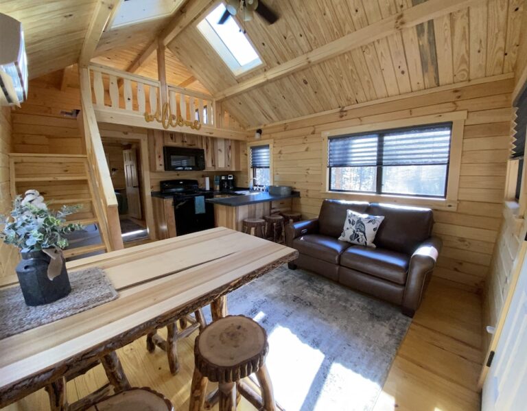 Secluded Log Cabin with Premium Hot tub1
