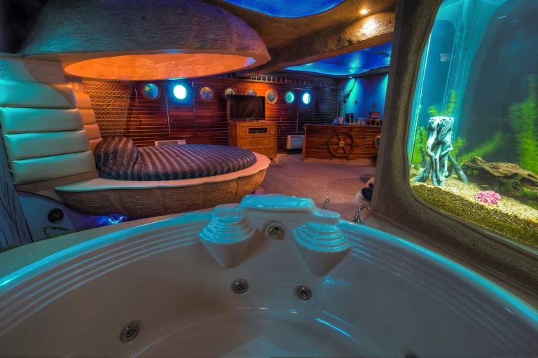 Sunset Inn and Suites Clinton pearl under the sea suite