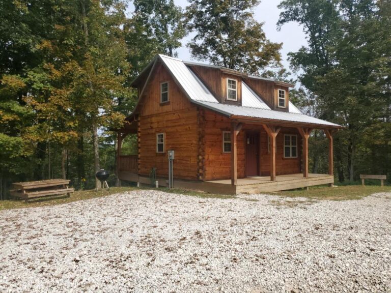 The Hampton - An Amish Built Deluxe Log Cabin1