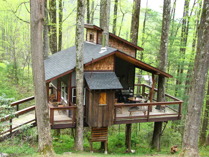 Treehouse on the Blue Ridge Parkway 3