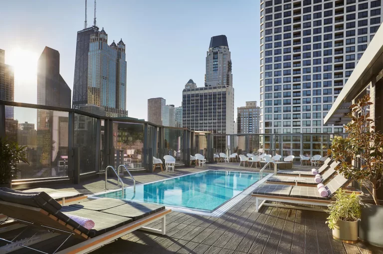 Viceroy Hotel Chicago pool