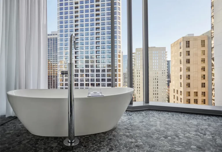 Viceroy Hotel Chicago tub in suite