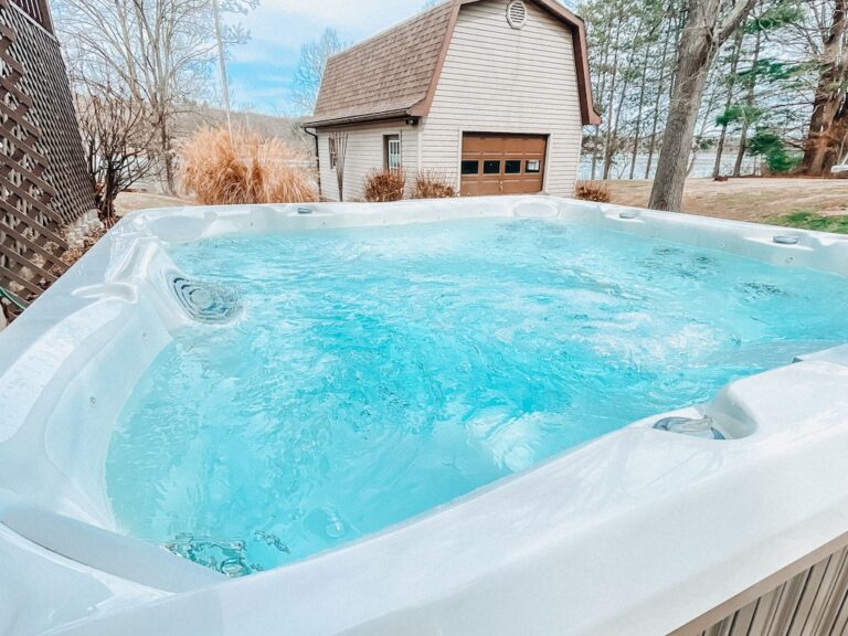 cabin with hot tub in Ohio