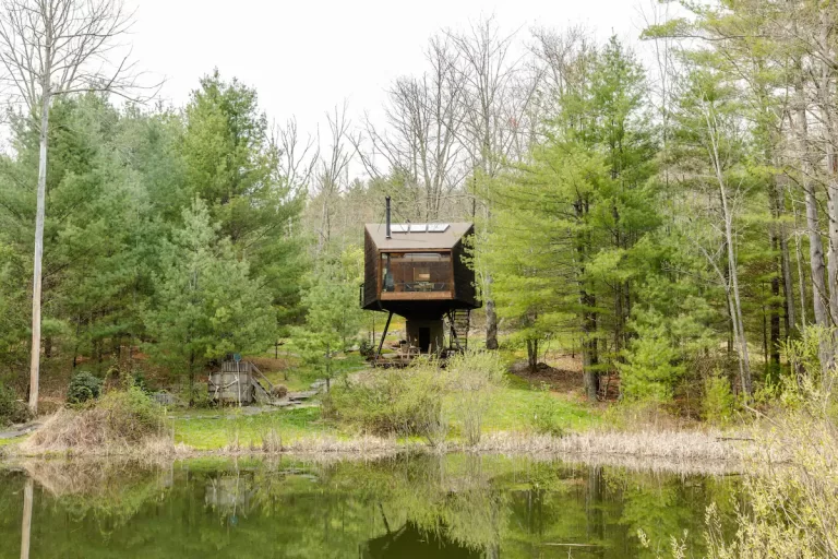 Willow Treehouse in upstate ny