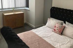 accommodations with hot tub in Blackpool 2