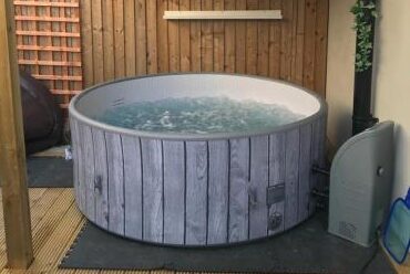 accommodations with hot tub in Blackpool