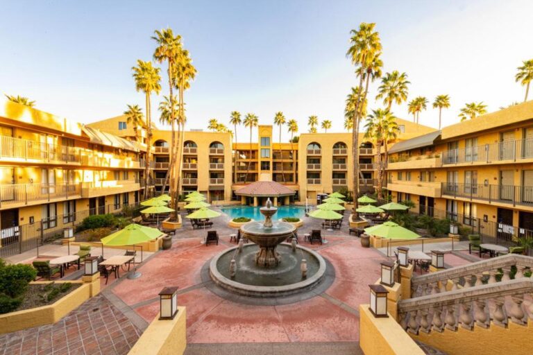 cool hotels in-Phoenix-Hilton Phoenix Resort at the Peak1