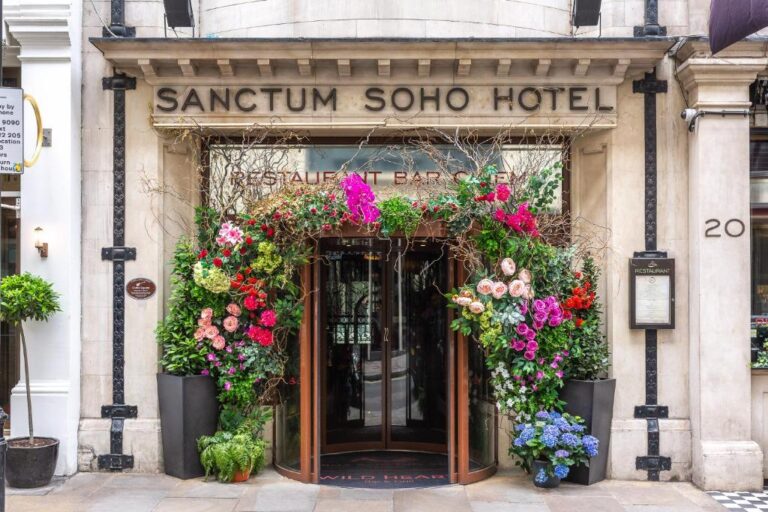 cool hotels in london- Sanctum Soho Hotel 2