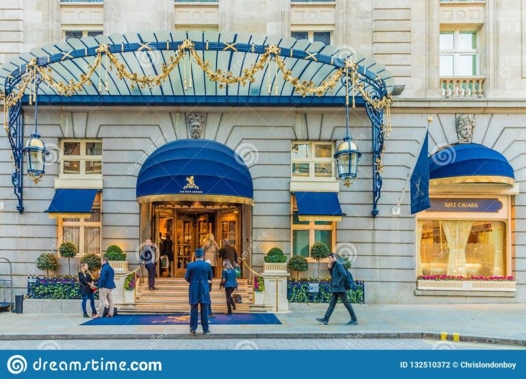 cool hotels in london- The ritz london 8