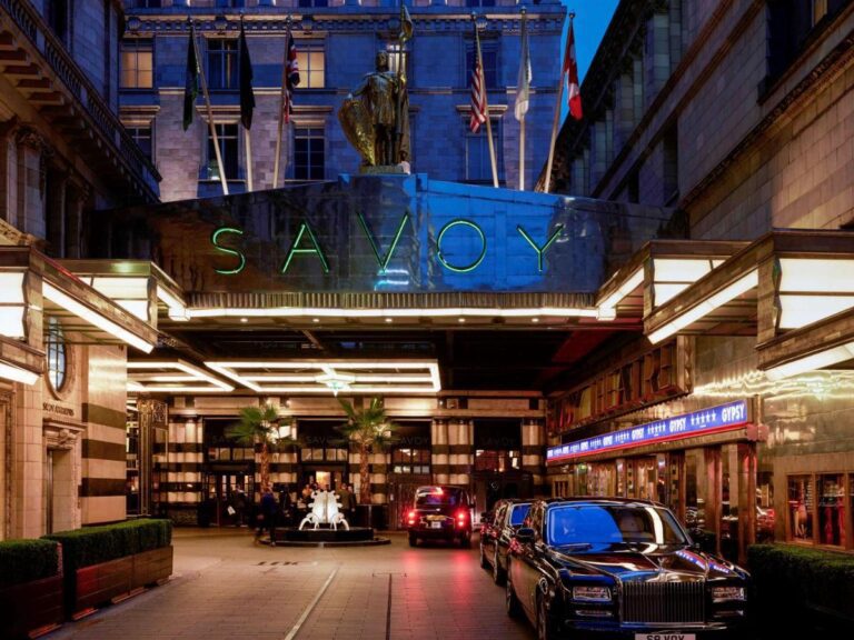 cool hotels in london- The savoy 3