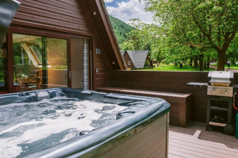 cozy hot tub lodges in Scotland 5