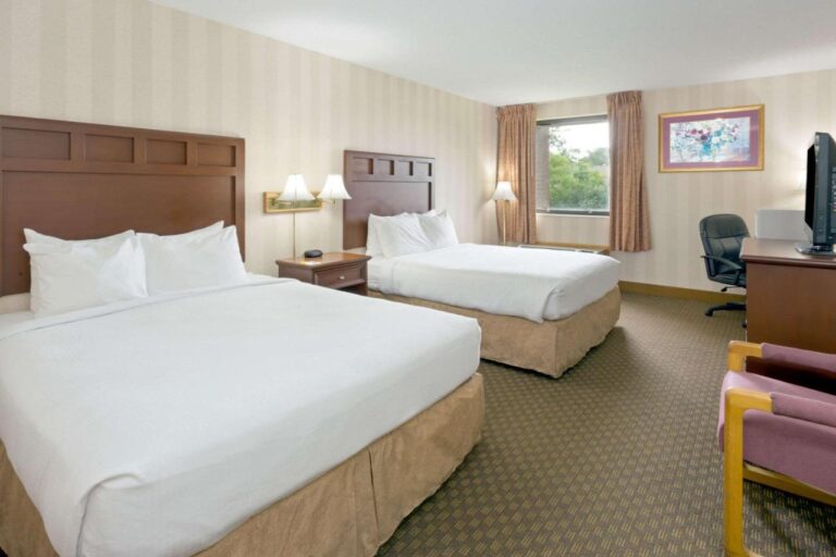 fantasy suites in indianapolis. Days inn and suites by Windham 4