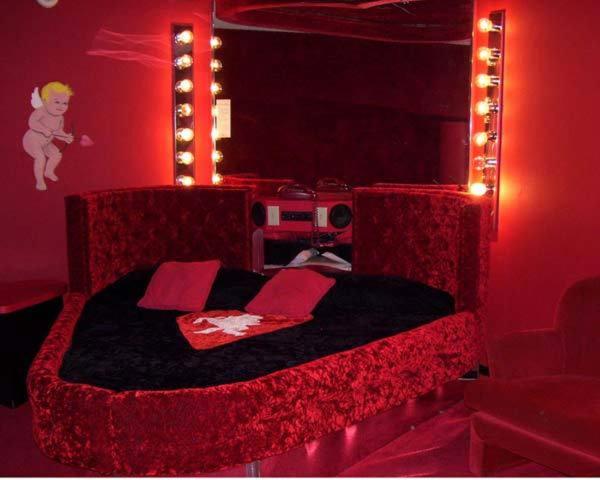 fantasy suites in indianapolis. Red carpet inn fantasuites 2