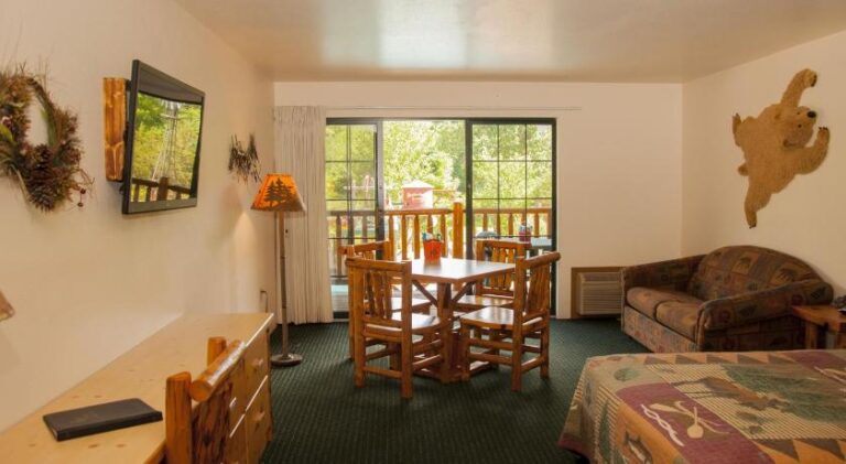 fantasy suites in wisconsin. Meadowbrook Resort 3