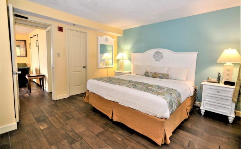 honeymoon suite at Monterey Bay Suites in myrtle beach