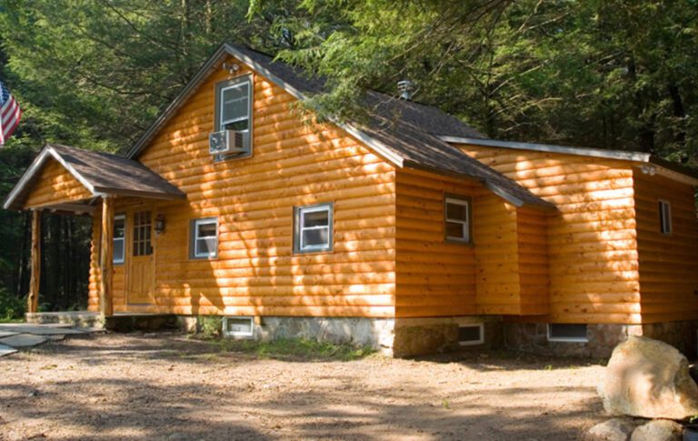 honeymoon suite in Poconos at Secluded Vacation Cabin