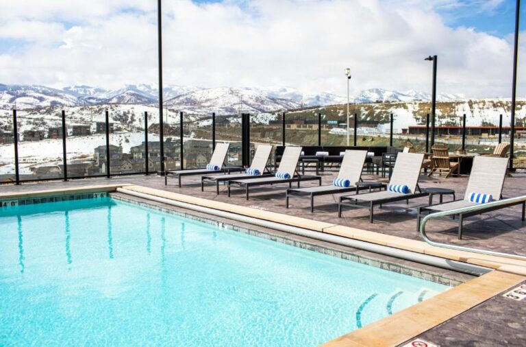 honeymoon suites at Black Rock Mountain Resort in utah