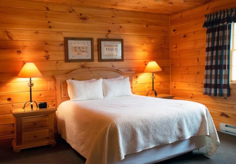 honeymoon suites at Mountain Springs Lake Resort in Poconos