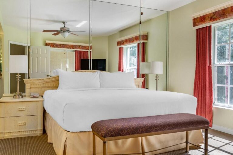 honeymoon suites in Hilton Vacation Club Mystic Dunes Orlando in orlando