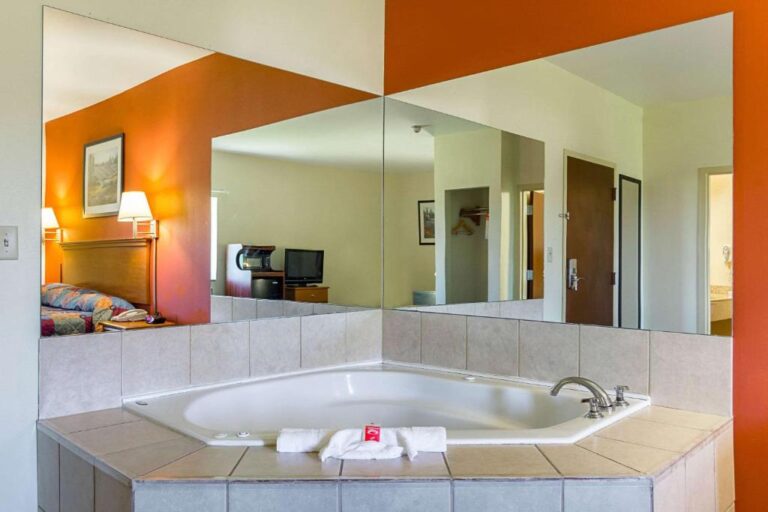 hot tub hotels in Arkansas
