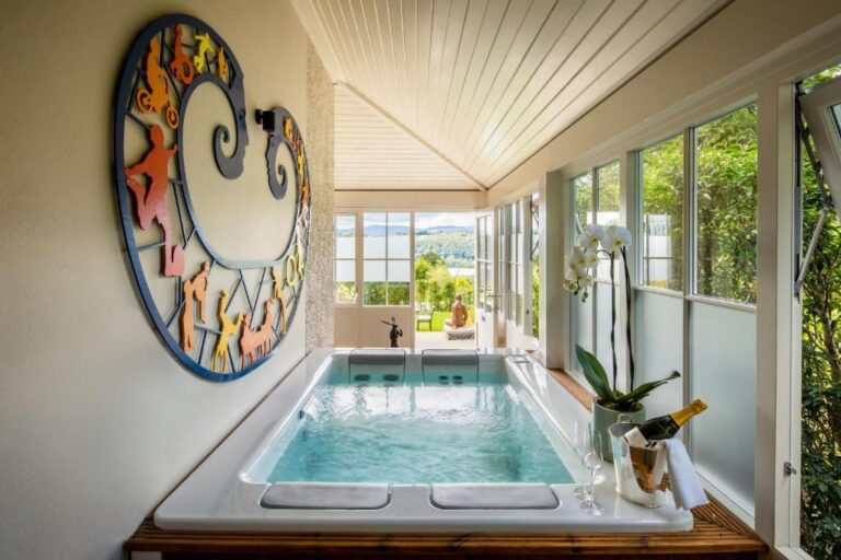 hot tub suites in Windermere